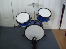 CHILD'S  DRUM SET  -  FOR  AGES  3 - 8