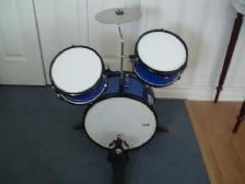 CHILD'S  DRUM SET  -  FOR  AGES  3 - 8 - Photo 2