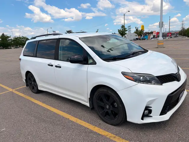 2020 TOYOTA SIENNA SE, 8 PASSENGER, LEATHER, SPECIAL EDITION