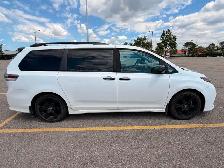 2020 TOYOTA SIENNA SE, 8 PASSENGER, LEATHER, SPECIAL EDITION - Photo 3