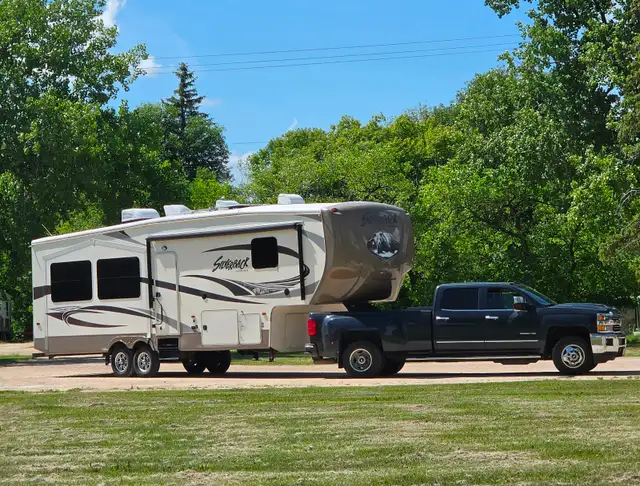 2015 Cedar Creek Silverback 29IK by Forest River