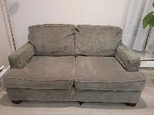 2 SEATER COUCH - VERY COMFORTABLE - Photo 2