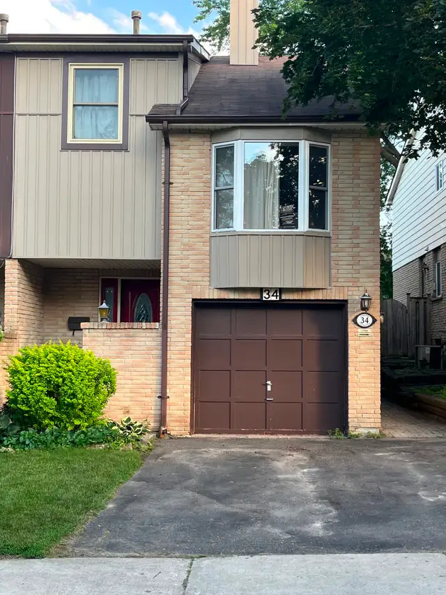 Markham 4 bedroom house with basement Apt with separate entrance