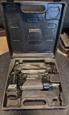 CAMPBELL HAUSFELD 18GA BRAD NAILER & STAPLER – CASE – TESTED