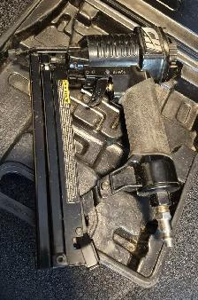 CAMPBELL HAUSFELD 18GA BRAD NAILER & STAPLER – CASE – TESTED - Photo 2