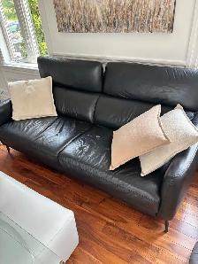 divan en cuir , table avec pouff et lampe torchère - Photo 2