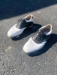 mens footjoy golf shoes/ Size 9.5 wide