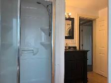 Beautiful 3 Bedroom Apartment - Photo 3