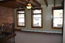 Beautiful 3 Bedroom Apartment - Photo 4