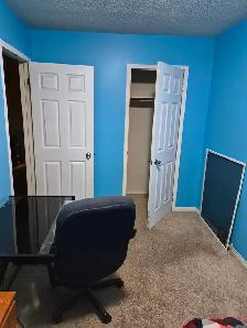 Fully furnished room for rent in orillia in a quiet townhouse. - Photo 2