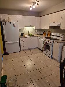 Fully furnished room for rent in orillia in a quiet townhouse. - Photo 7