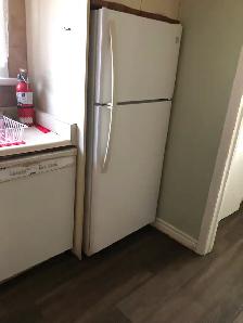 Main Floor Unit 4 Rooms Bungalow House in Scarborough for Rent - Photo 15