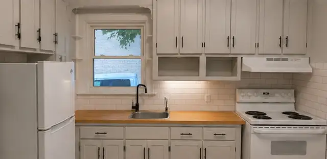 3 bedroom 1 bathroom (Near Laurier)