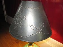 OLD VINTAGE HANDMADE TIN LAMP SHADE DESK LAMP - Photo 3