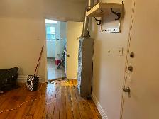 Large, sunny 4.5 at Lionel Groulx - brick walls, balcony - Photo 5