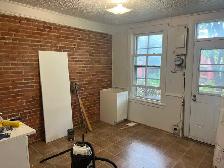 Large, sunny 4.5 at Lionel Groulx - brick walls, balcony - Photo 6