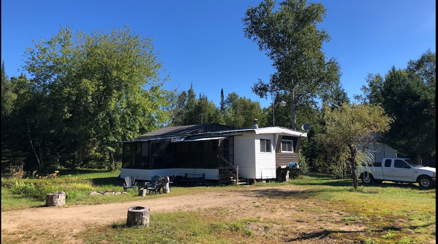 Chalet rustique inclus 300 000 pieds carrés