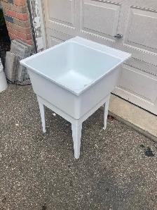 LAUNDRY TUB - Like New