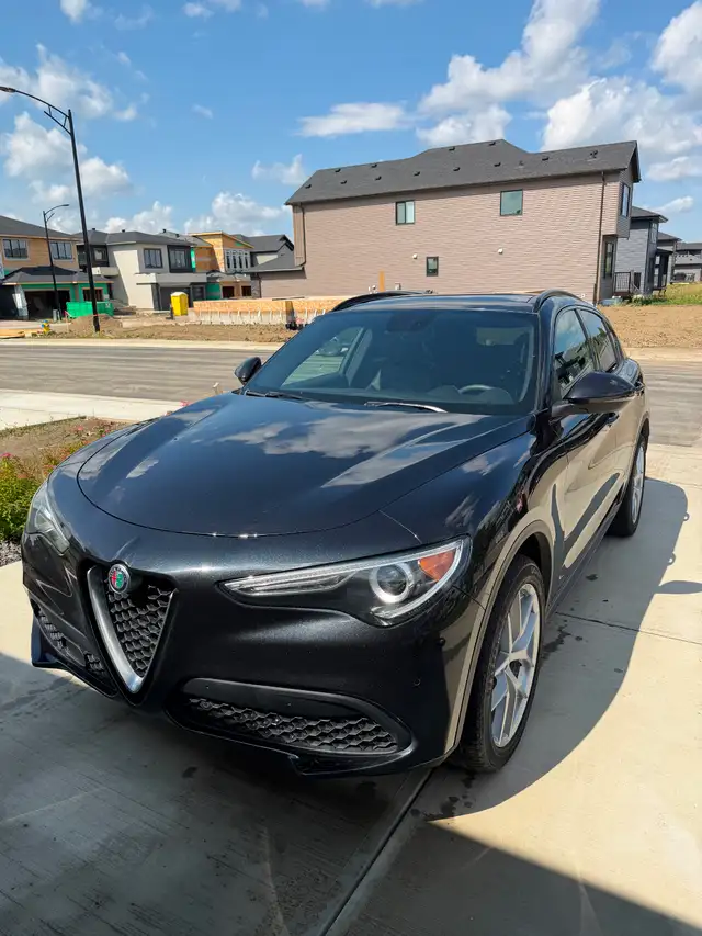 Alfa Romeo Stelvio Sport AWD / 85,501 km / One Owner / $21,000