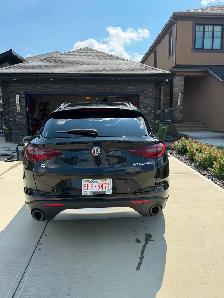 Alfa Romeo Stelvio Sport AWD / 85,501 km / One Owner / $21,000 - Photo 4