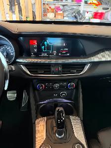 Alfa Romeo Stelvio Sport AWD / 85,501 km / One Owner / $21,000 - Photo 9