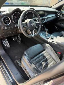 Alfa Romeo Stelvio Sport AWD / 85,501 km / One Owner / $21,000 - Photo 10