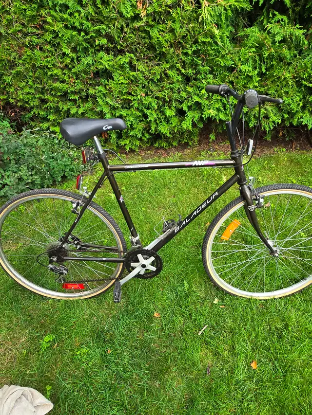 VÉLO HOMME AVP BALADEUR HYBRIDE SHIMANO