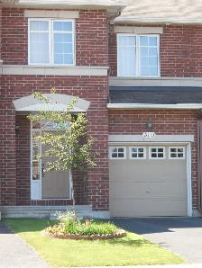 Beautiful 3-Bedroom Townhouse for rent in Kanata Lakes (MOVE IN) - Photo 2