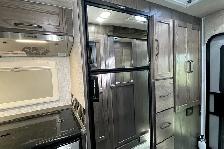 2023 Northern Lite Camper 10-2EXSE Wet Bath – 4-Season Camper. - Photo 23