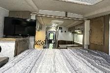 2023 Northern Lite Camper 10-2EXSE Wet Bath – 4-Season Camper. - Photo 40