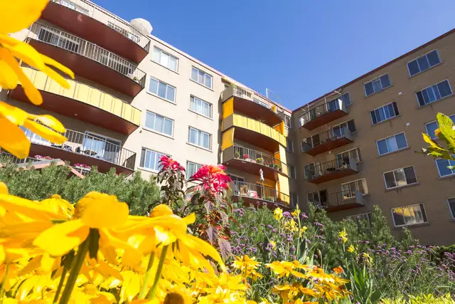 3 1/2 - 4 1/2 SILLERY PLAZA - PROMENADE CHAMPLAIN