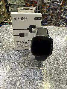Fitbit Versa 4 w/charger