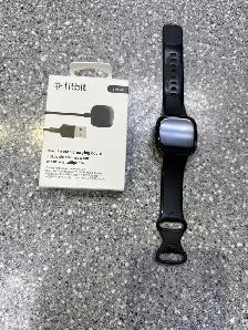 Fitbit Versa 4 w/charger - Photo 2