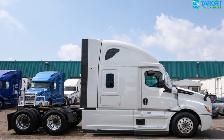 2023 Freightliner Cascadia - 395K Kilometers Driven - Photo 4
