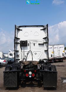 2023 Freightliner Cascadia - 395K Kilometers Driven - Photo 6