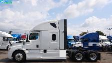 2023 Freightliner Cascadia - 395K Kilometers Driven - Photo 8