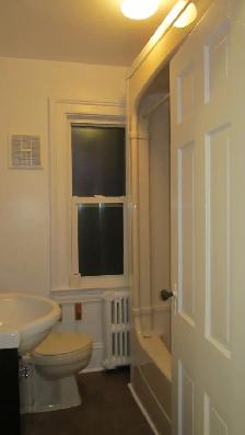 South End Large Sunny 3 Bedroom Flat - Photo 8