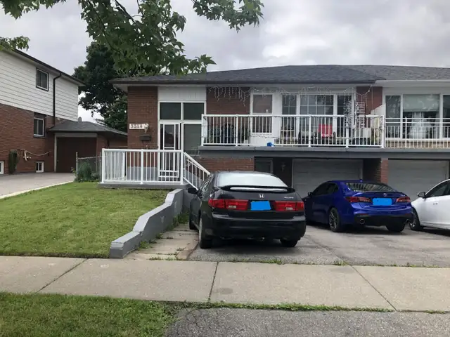 3 Bedroom House for Rent in Malton, Mississauga