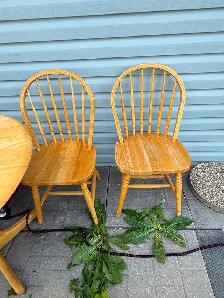 Round Table with 4 Chairs - Photo 4