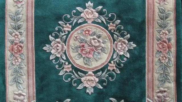 WONDERFUL 46"X 72" HANDMADE FLOWER MOTIF WOOL RUG