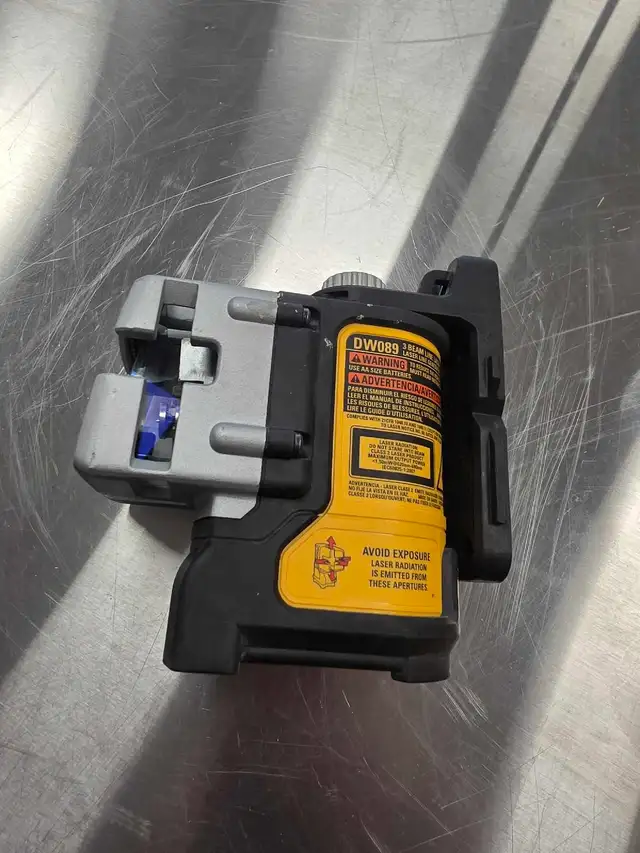 dewalt  3 line laser level