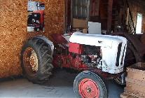 antiquité : tracteur agricole