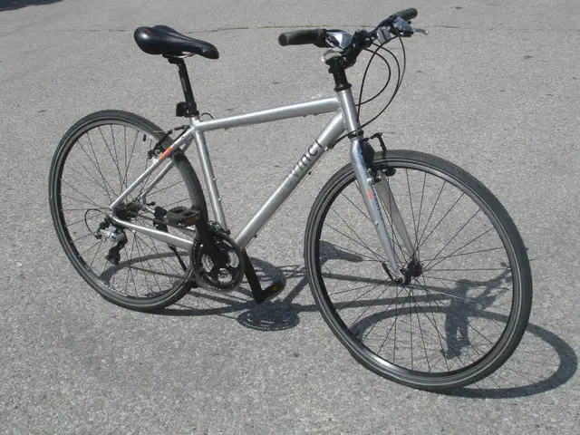 A BEAUTY ALUMINUM 700C DEVINCI ST TROPEX 24 SPD HYBRID ROAD BIKE