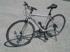 A BEAUTY ALUMINUM 700C DEVINCI ST TROPEX 24 SPD HYBRID ROAD BIKE - Photo 2