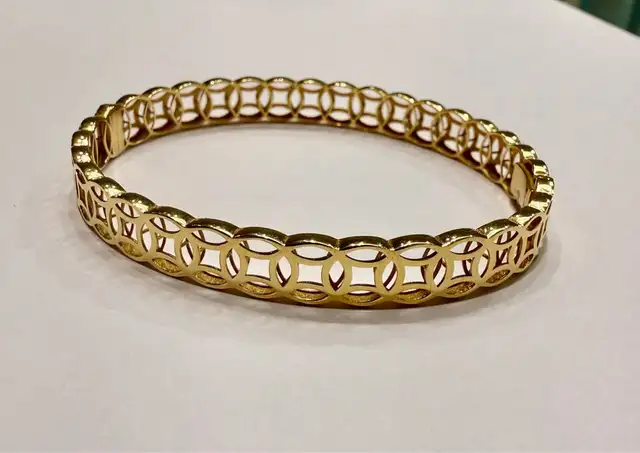 18karat Solid Gold 8mm Bangle