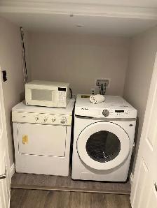 Lovely2 bedrooms furnished walk out in the house - Photo 5