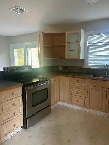 FOR RENT: Detached Bungalow. Available Immediately. Prime Area! - Photo 2