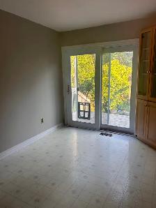 FOR RENT: Detached Bungalow. Available Immediately. Prime Area! - Photo 3