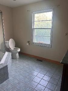 FOR RENT: Detached Bungalow. Available Immediately. Prime Area! - Photo 7