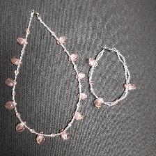 2SETS NEUFS:COLLIER BRACELETS COLLIER BOUCLES D'OREILLES$10.00CH